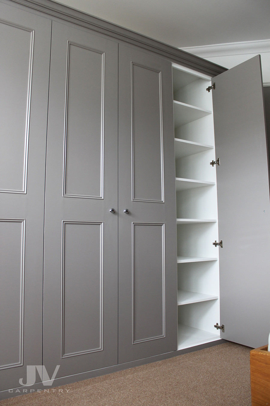 Bedroom Fitted wardrobe with shelves