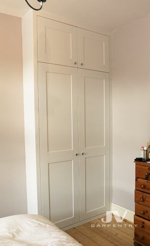 Fitted alcove wardrobe with shaker doors