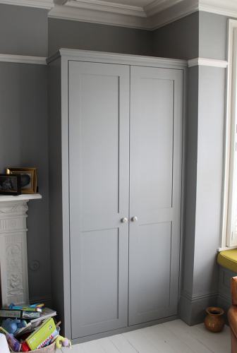 shaker wardrobe with picture rail