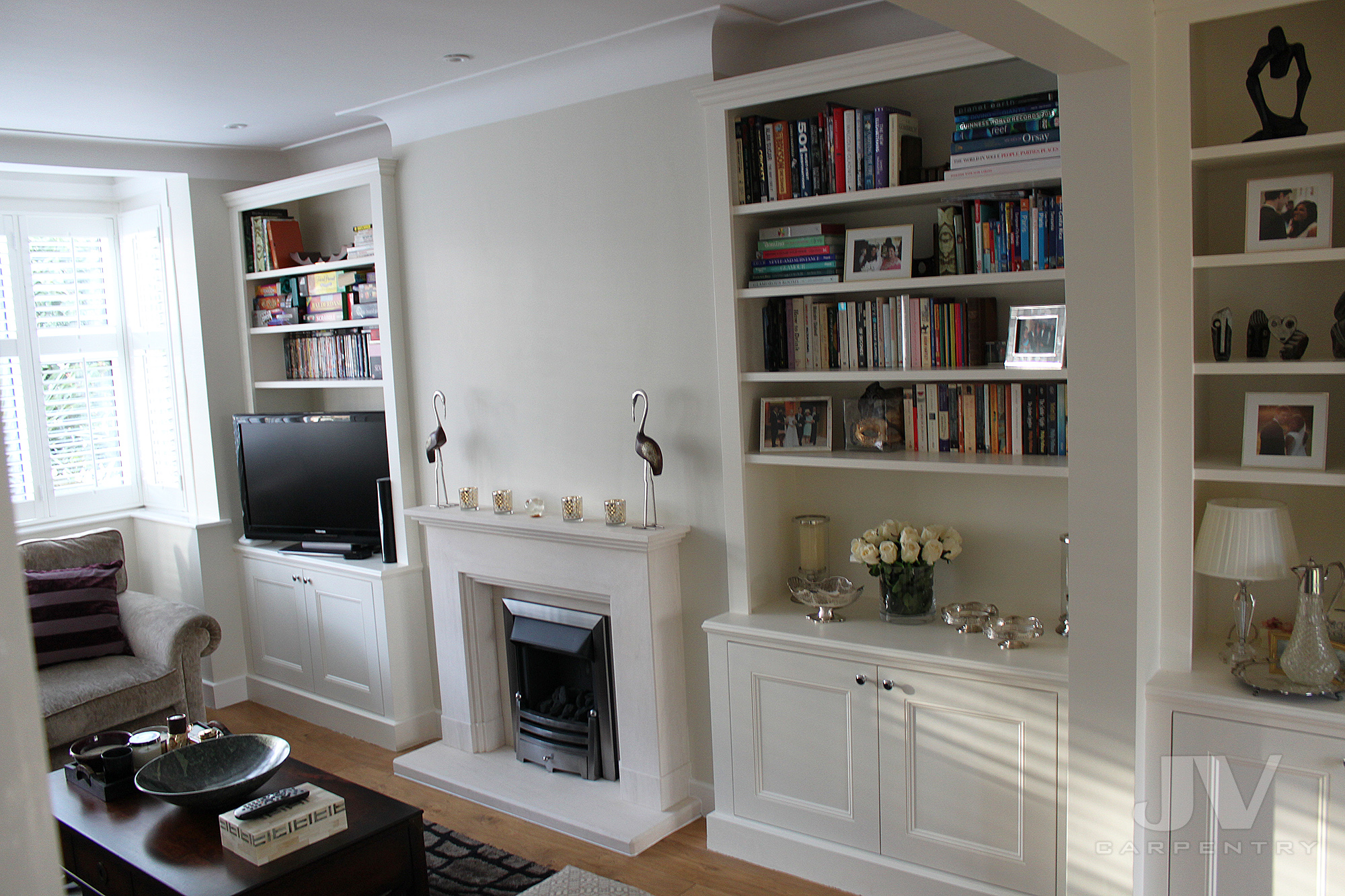 Traditional Living room alcoves shelving with cabinets